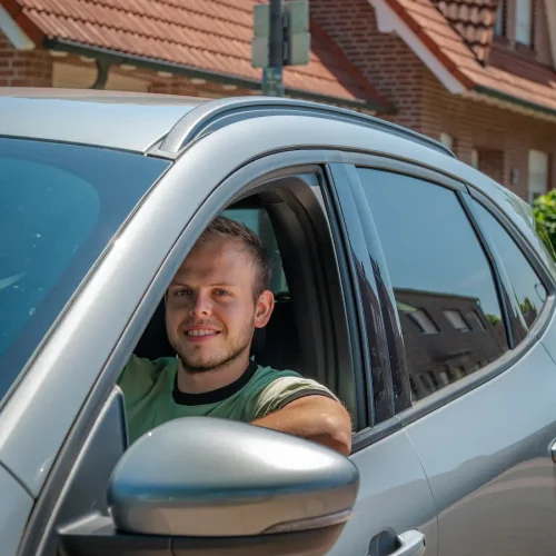 Physiotherapeut behandelt Patienten zu Hause in Hamm